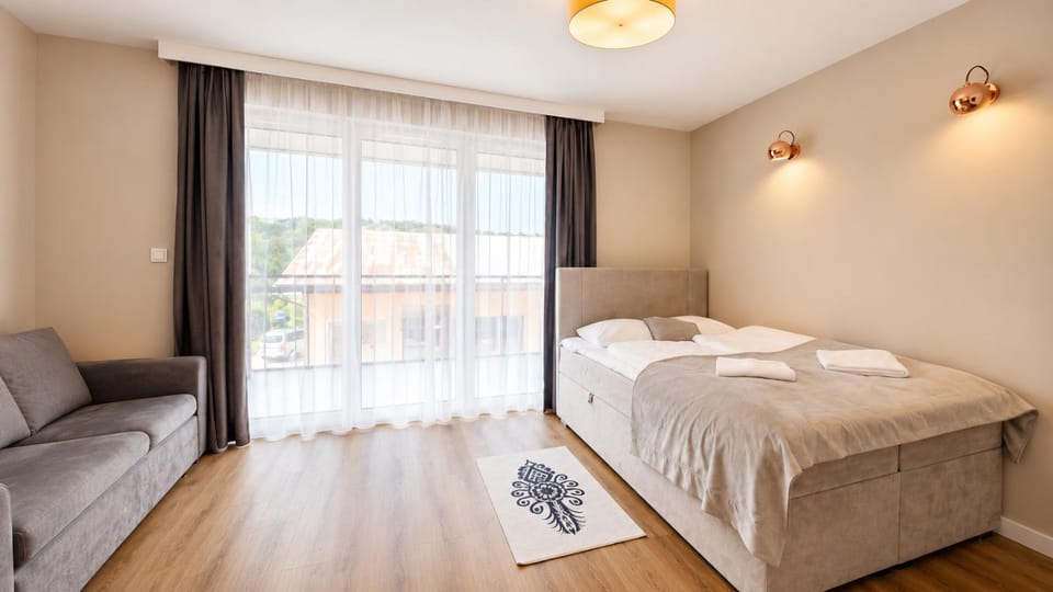 Bed, Living room, Photo of the whole room, Seating area, Bedroom, towels