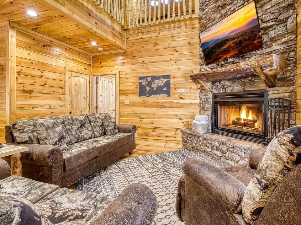 Communal lounge/ TV room, TV and multimedia, Living room, Decorative detail, Decorative detail, Seating area, Evening entertainment, Pets, Pets, Entertainment, fireplace, fireplace, pet friendly, pet friendly