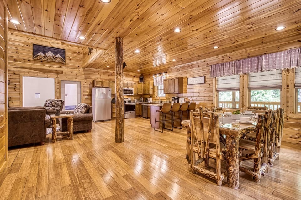 Coffee/tea facilities, Kitchen or kitchenette, Living room, Decorative detail, Decorative detail, Seating area, Dining area, Communal kitchen, Pets, Pets, dishwasher, microwave, oven, pet friendly, pet friendly, stove, stove, toaster, toaster, kitchen, kitchen