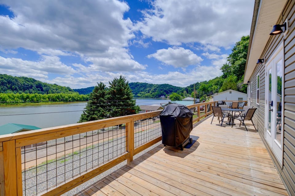 Boat, Fish, Swim! Draper Unit w/ Lake-View Deck Apartment in Claytor Lake