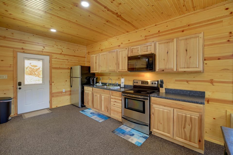 Boat, Fish, Swim! Draper Unit w/ Lake-View Deck Apartment in Claytor Lake