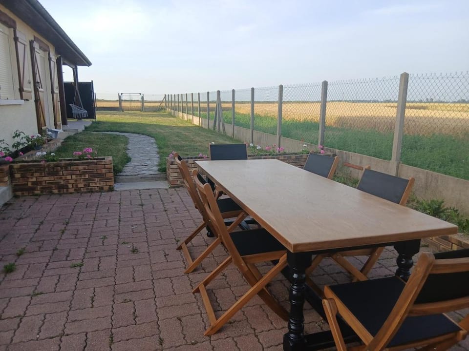 Patio, Dining area