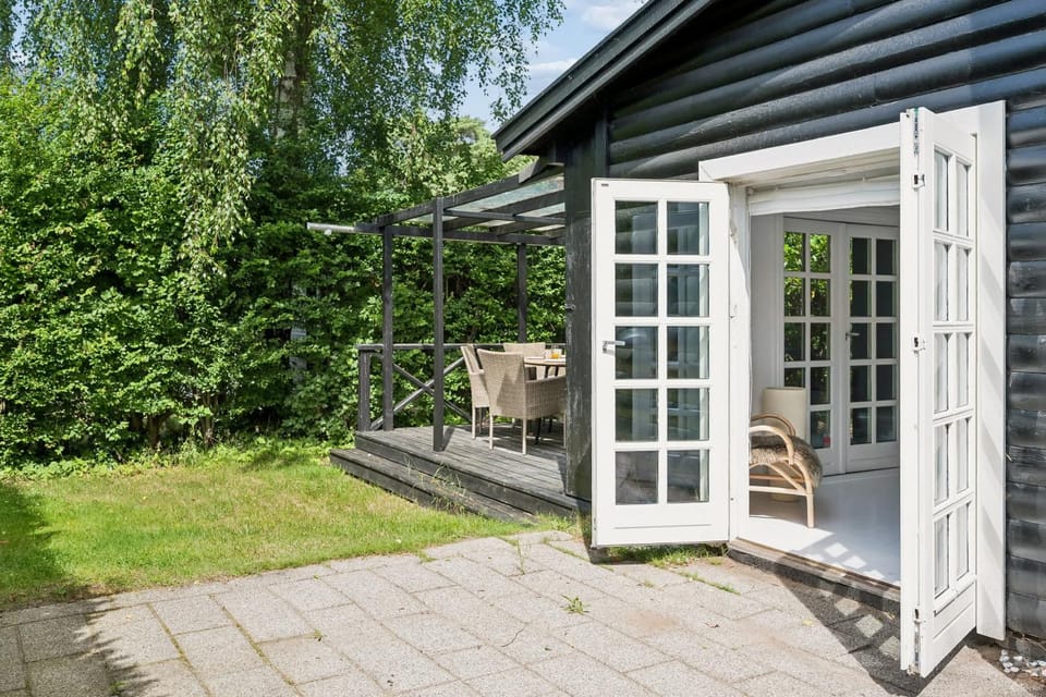 Beautiful Cabin 3 Min Walk to Hornbaek Beach Cabin in Capital Region of Denmark