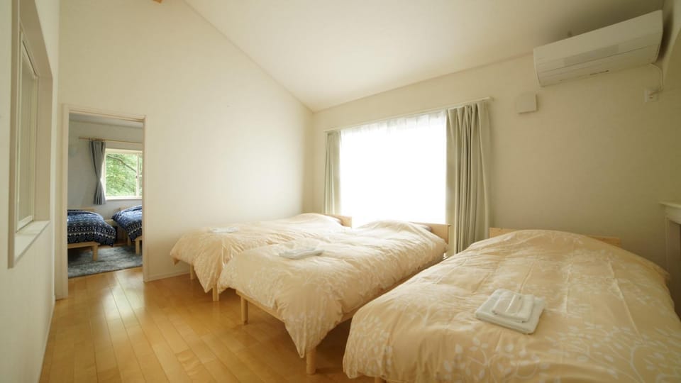 Bed, Bedroom, towels, air conditioner