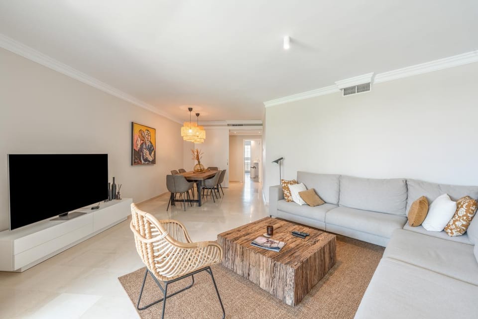 Beautiful And Bright Beach Home House in Marbella