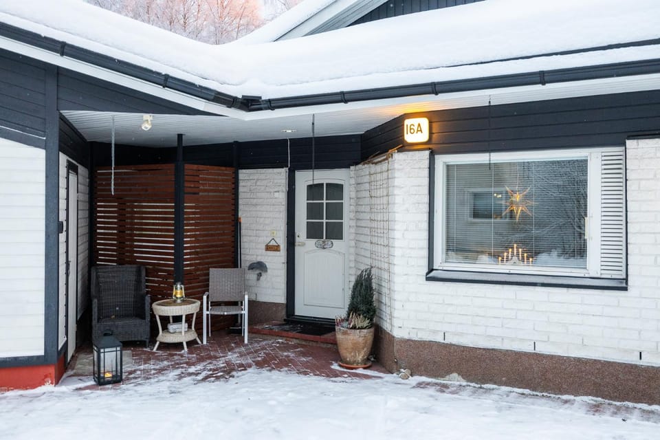 Facade/entrance, Winter
