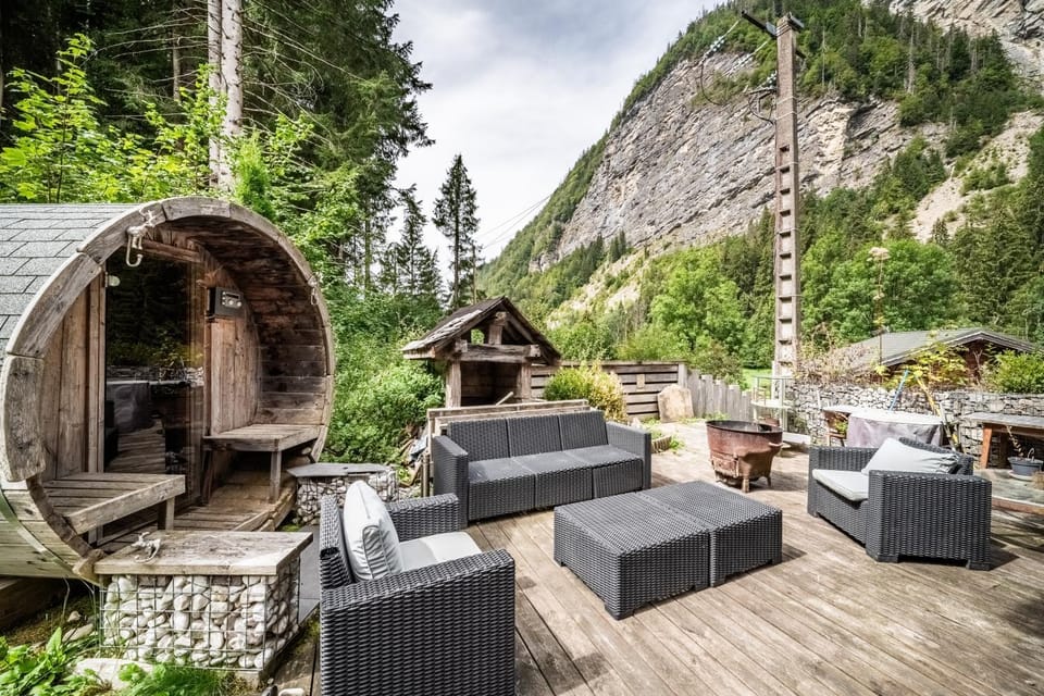 Chalet Le Plan du Rtia Bed and Breakfast in Montriond