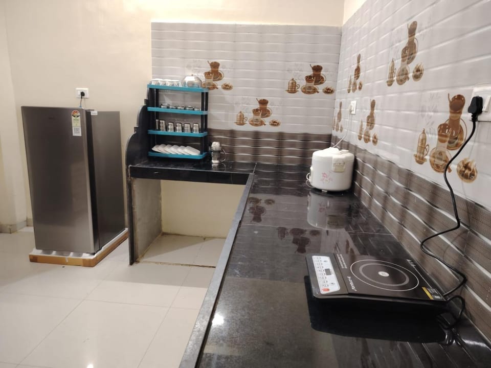 Kitchen or kitchenette, kitchen