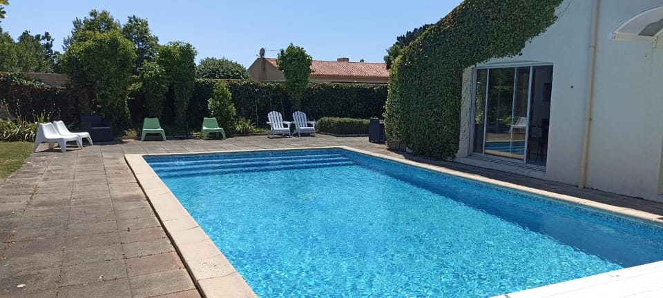 Swimming pool, sunbed