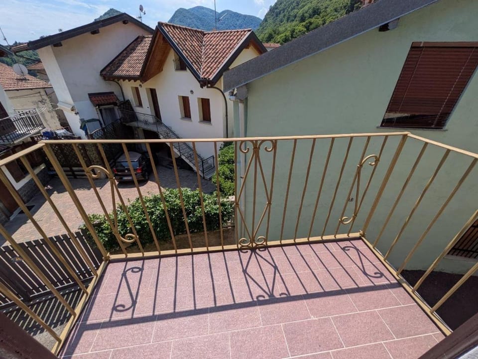 Charming Flat Red Orta Relax e Comfort Apartment in Omegna