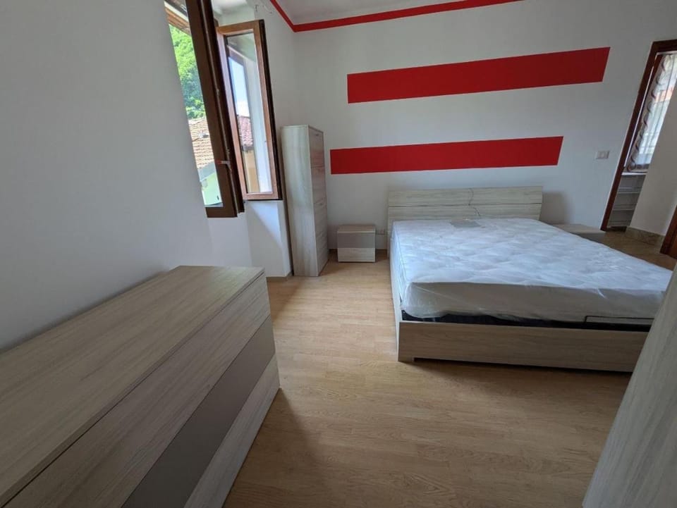 Charming Flat Red Orta Relax e Comfort Apartment in Omegna