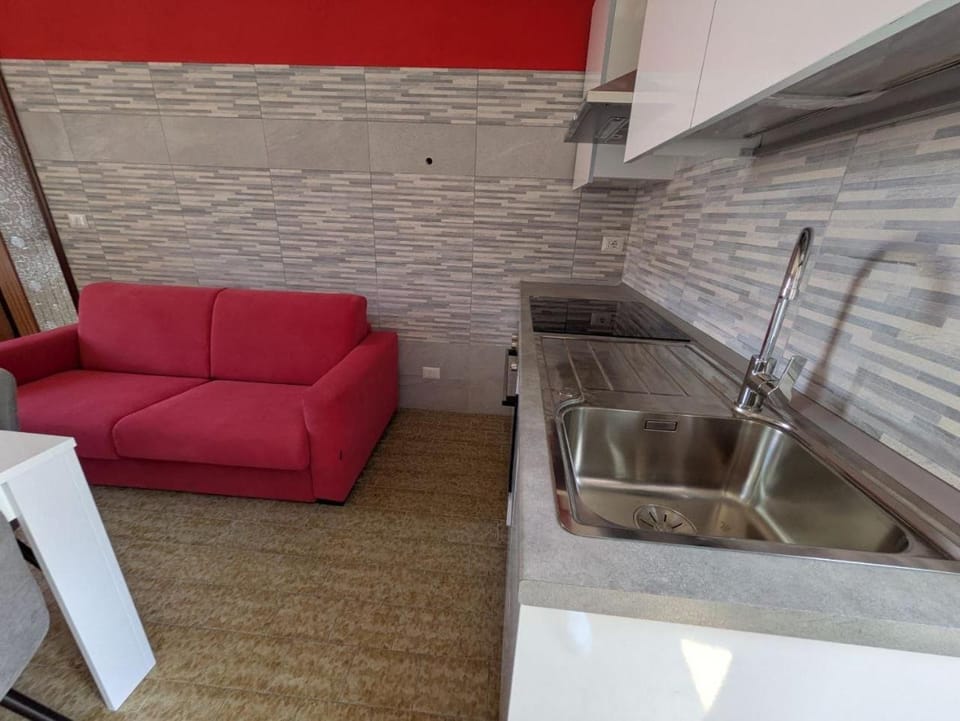 Charming Flat Red Orta Relax e Comfort Apartment in Omegna