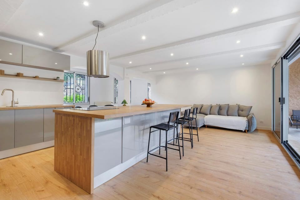 Property building, Kitchen or kitchenette, Living room