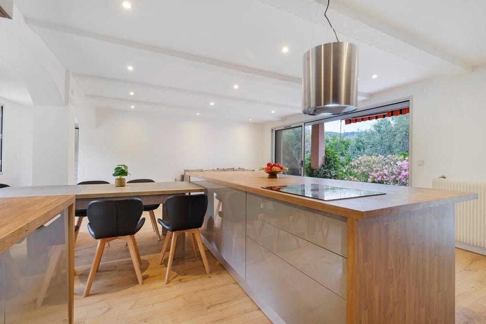 Property building, Kitchen or kitchenette, Living room