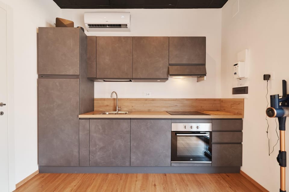Kitchen or kitchenette, oven, stove