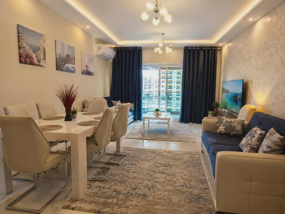 برج الداون تاون العلمين إطلاله البلازا والبحر بالقرب من فندق ريكسوس Apartment in Egypt