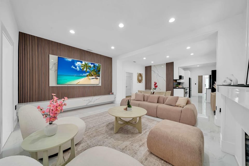 Luxury Villa Allegra 5BR Steps to Wynwood Villa in Miami