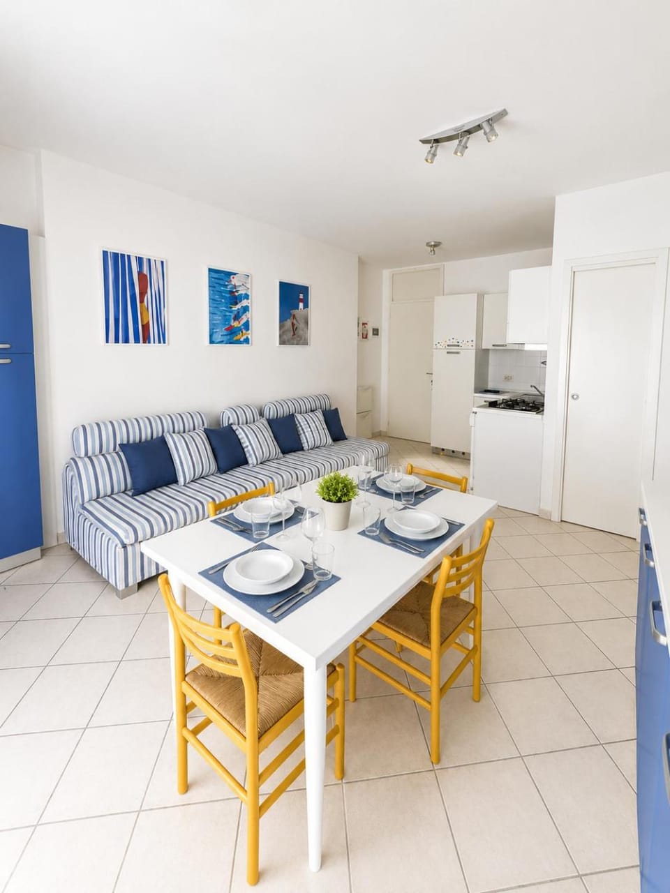 Living room, Dining area