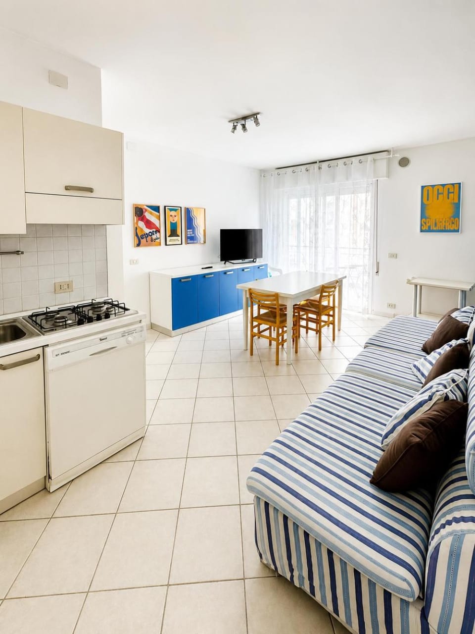 Living room, Dining area, kitchen