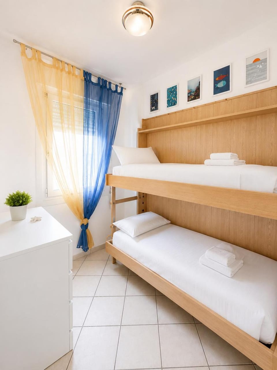 Bed, Bedroom, bunk bed, locker