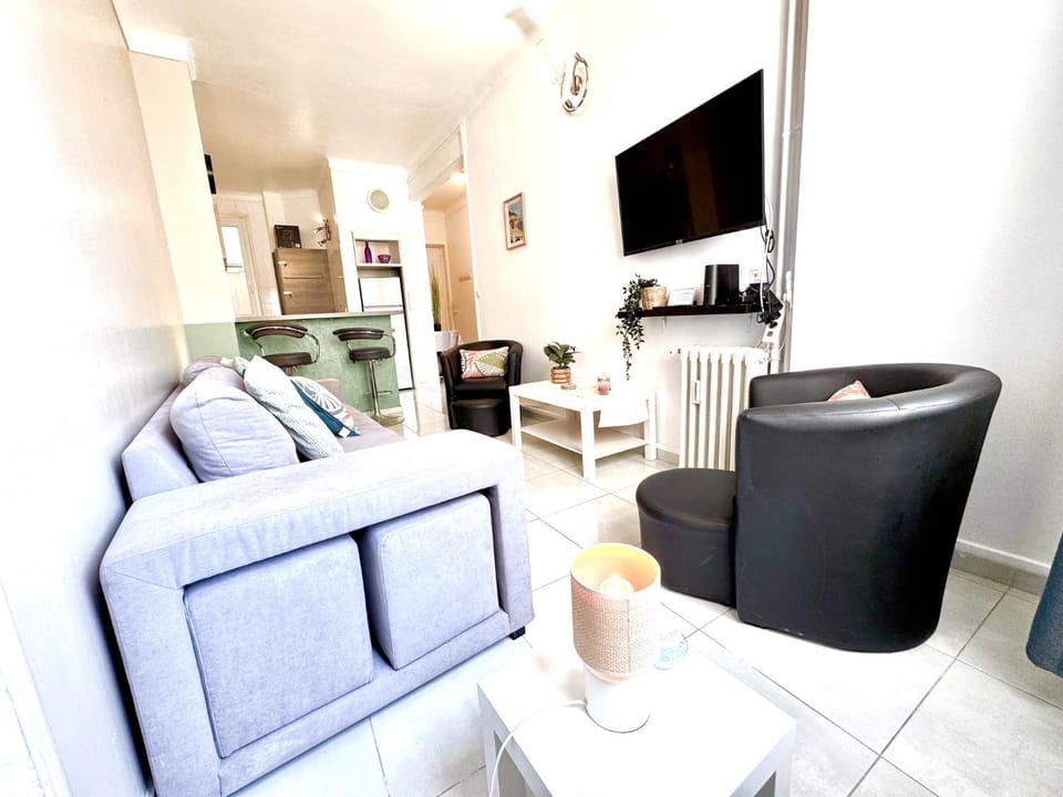 Communal lounge/ TV room, Living room