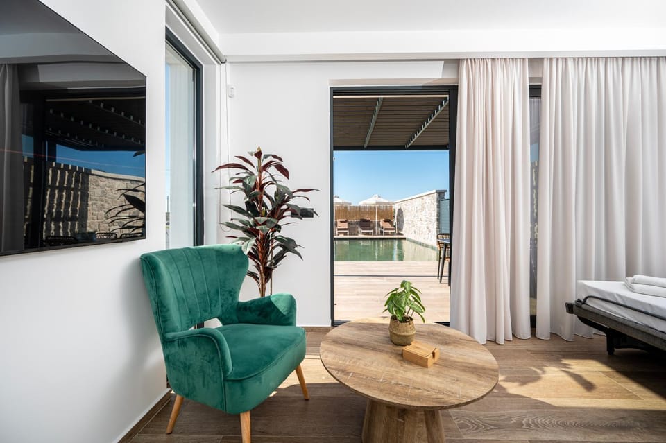 TV and multimedia, View (from property/room), Balcony/Terrace, Living room, Photo of the whole room
