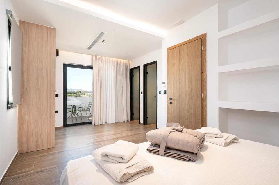 Bed, Photo of the whole room, Bedroom, towels, wardrobe, air conditioner