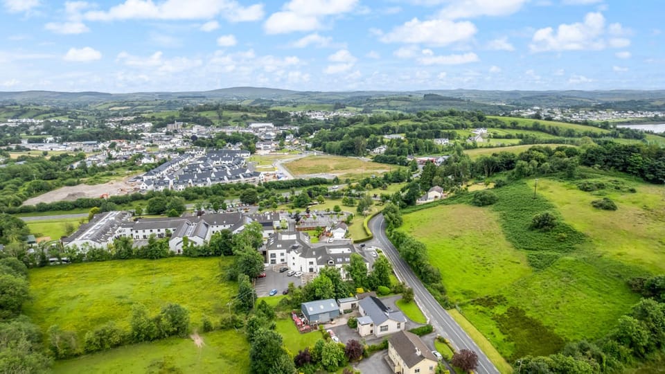 Property building, Natural landscape, Bird's eye view, Mountain view
