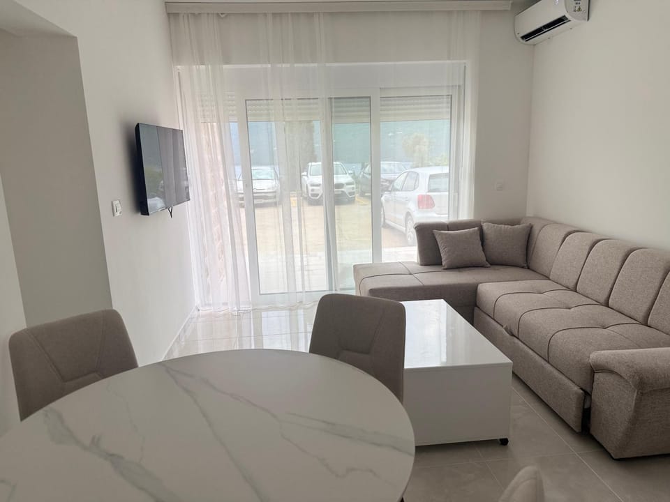 Living room, Seating area, air conditioner