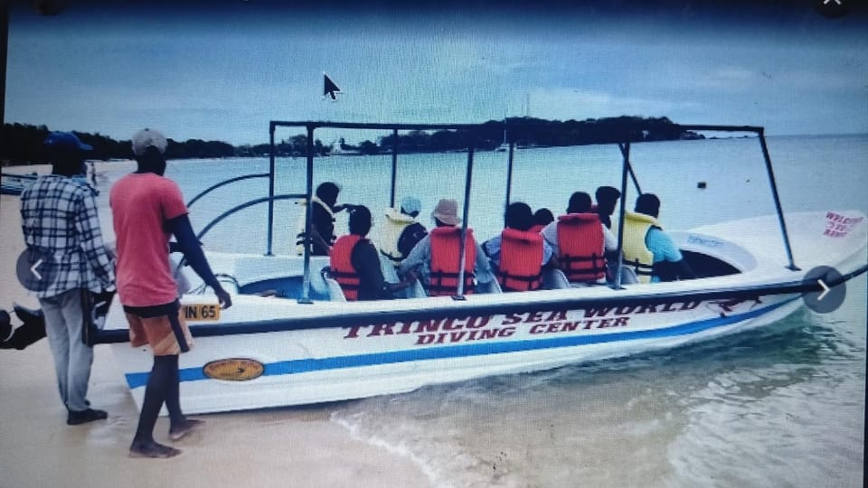 AngelInnDivingCenter Docked boat in Sri Lanka