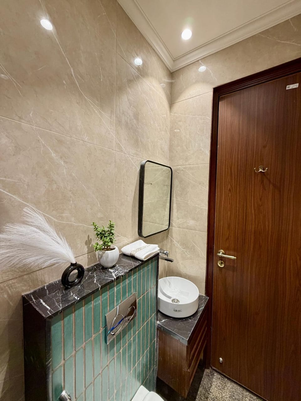 Rao Stays Luxury Studio on Golf Course Road Apartment in Gurugram