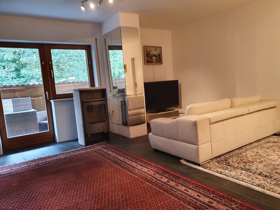 Sleep & Go - Sechsbettzimmer inkl 2 Luftbetten mit Gemeinschaftsbad Bed and Breakfast in Sonthofen