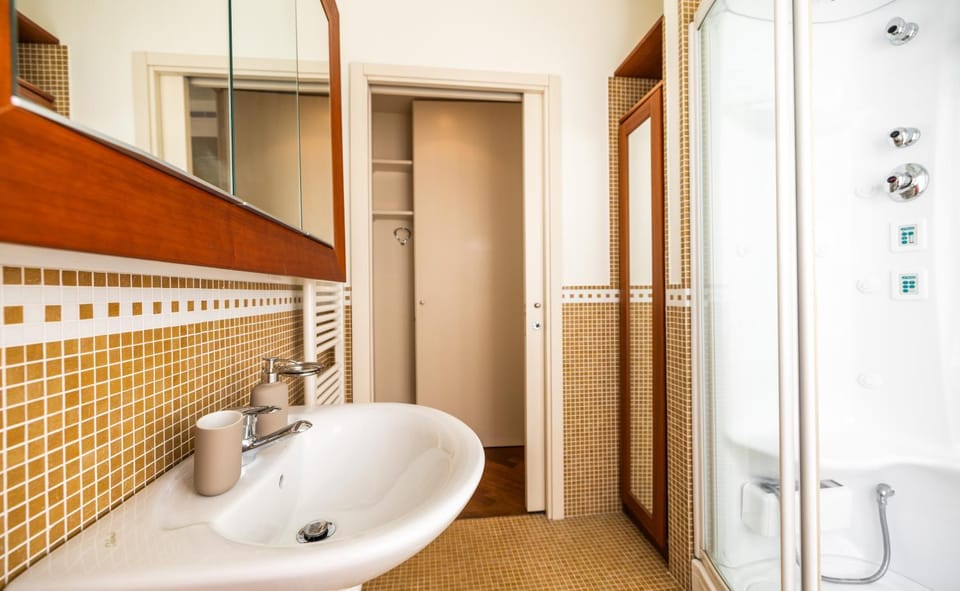 Shower, Bathroom