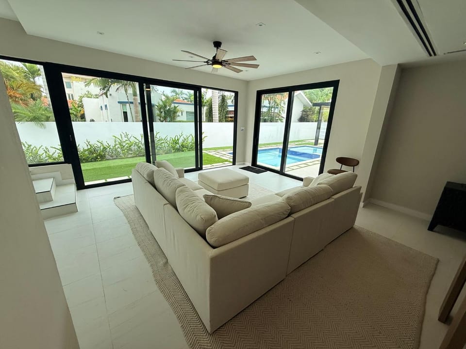 Renovated House & New Guest House in Dorado Beach House in Dorado