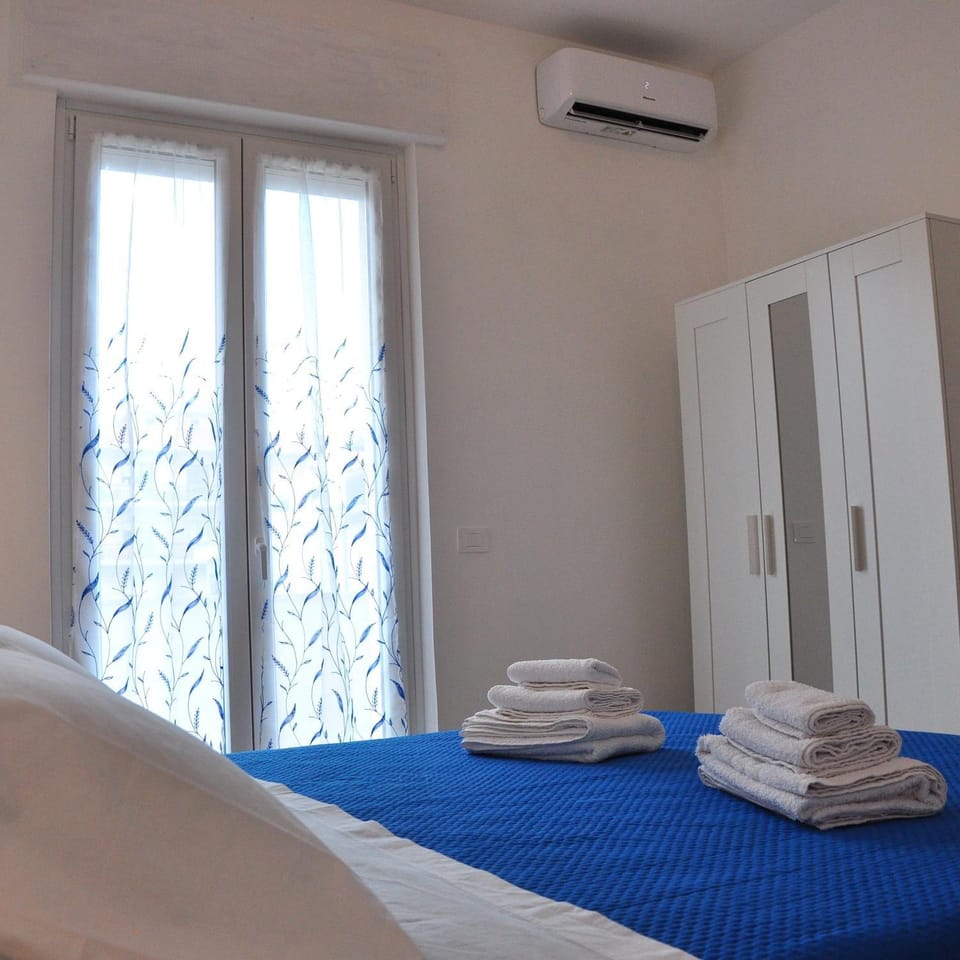 Bed, Photo of the whole room, Bedroom, towels, air conditioner