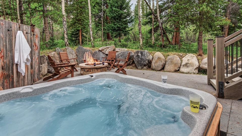 Patio, Hot Tub, fireplace
