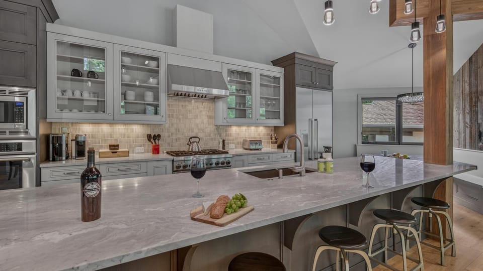 Seating area, microwave, oven, stove, kitchen