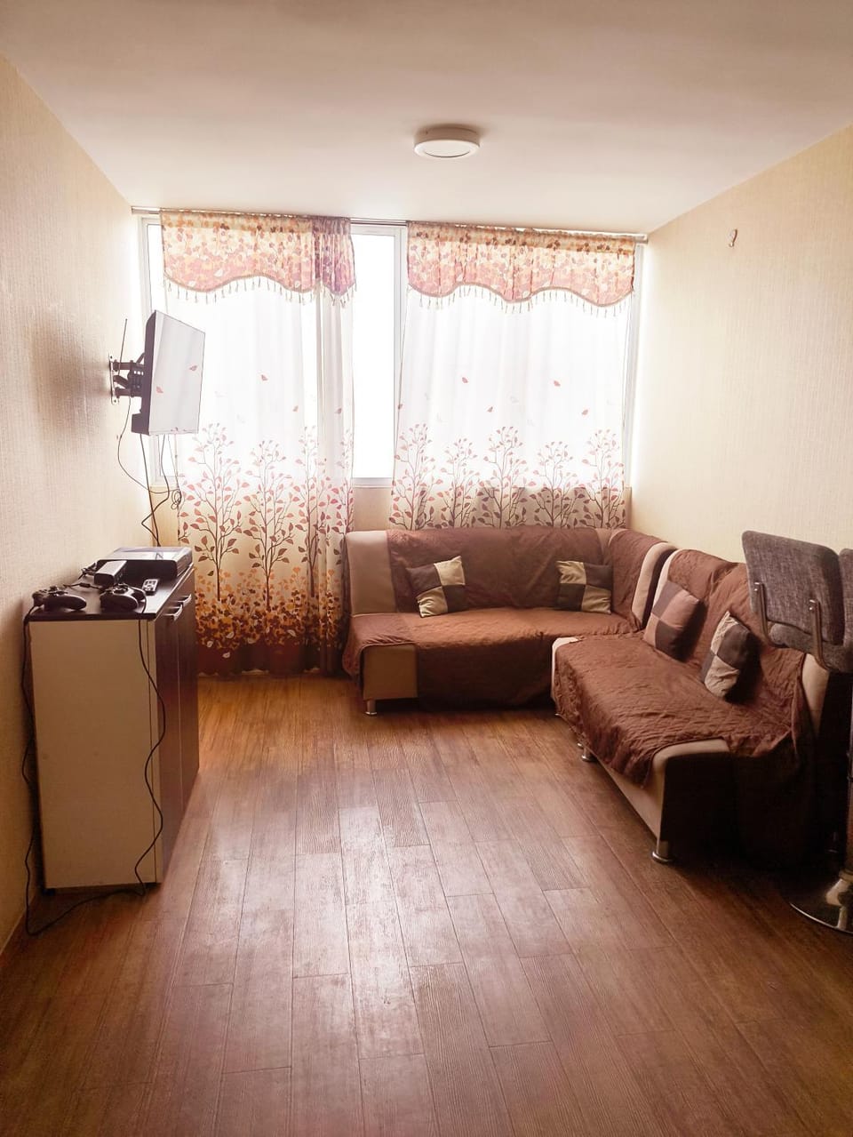 Game Room, Living room