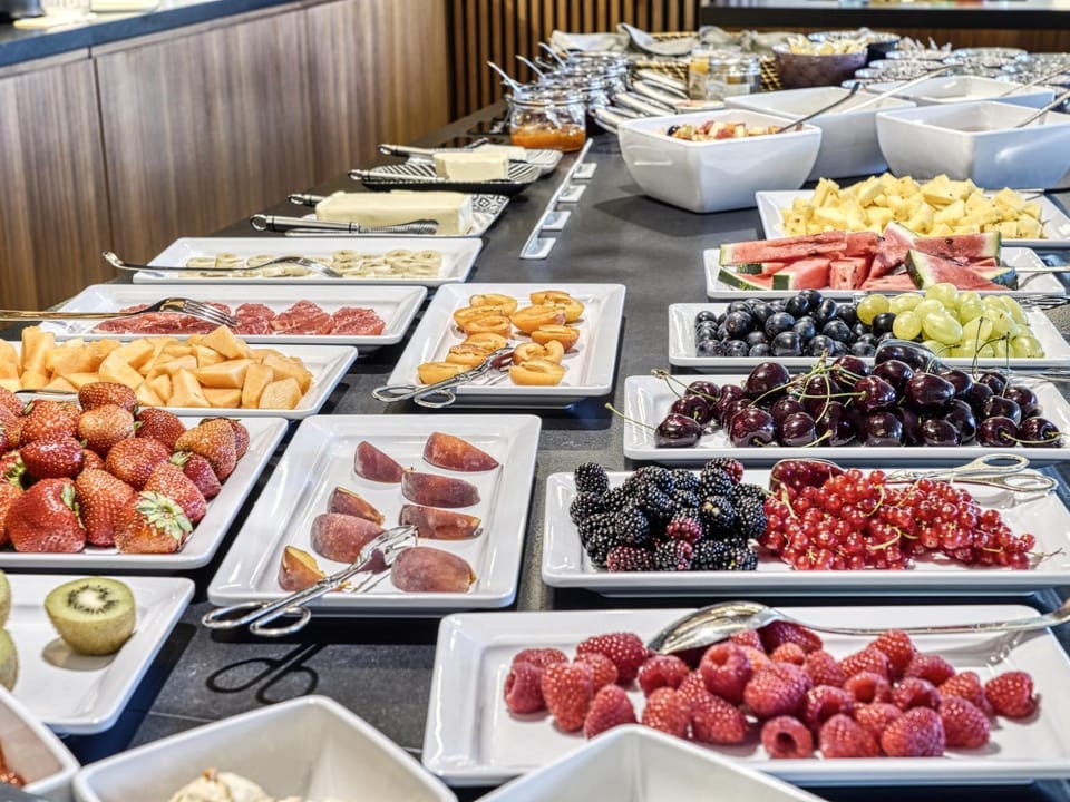Restaurant/places to eat, Buffet breakfast