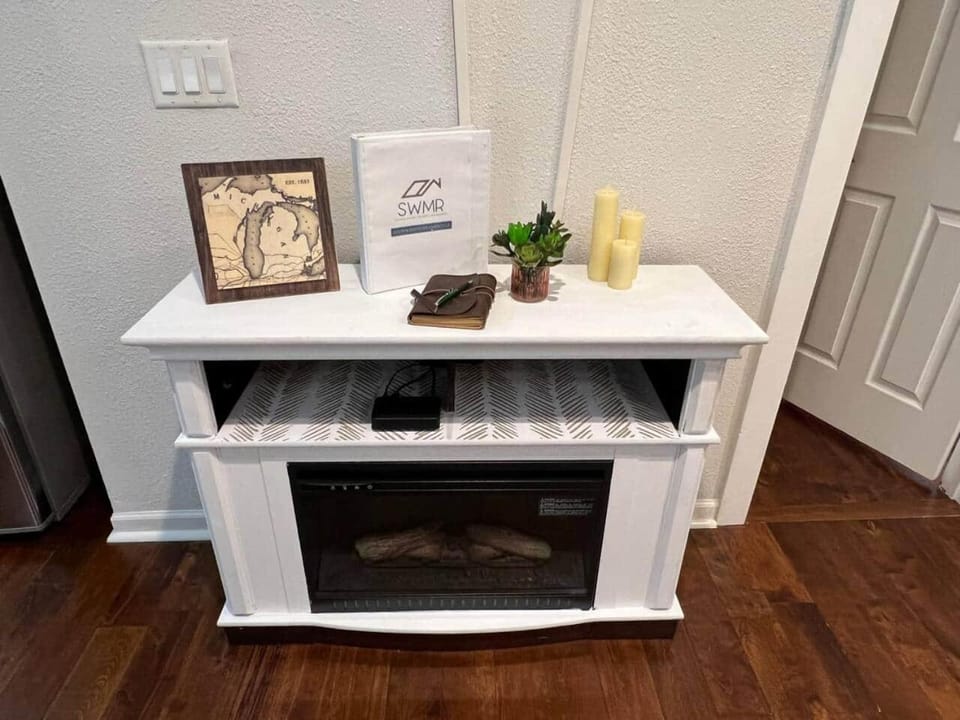 Cozy 2 BR in the Heart of Sawyer/Mins to W Dunes Apartment in Sawyer