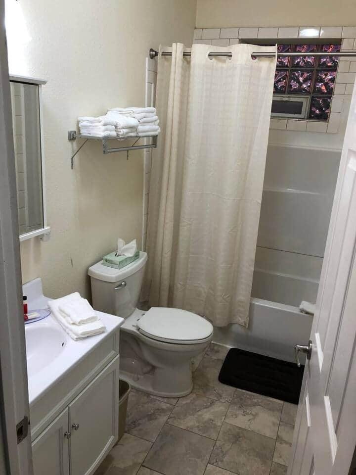 Cozy 2 BR in the Heart of Sawyer/Mins to W Dunes Apartment in Sawyer