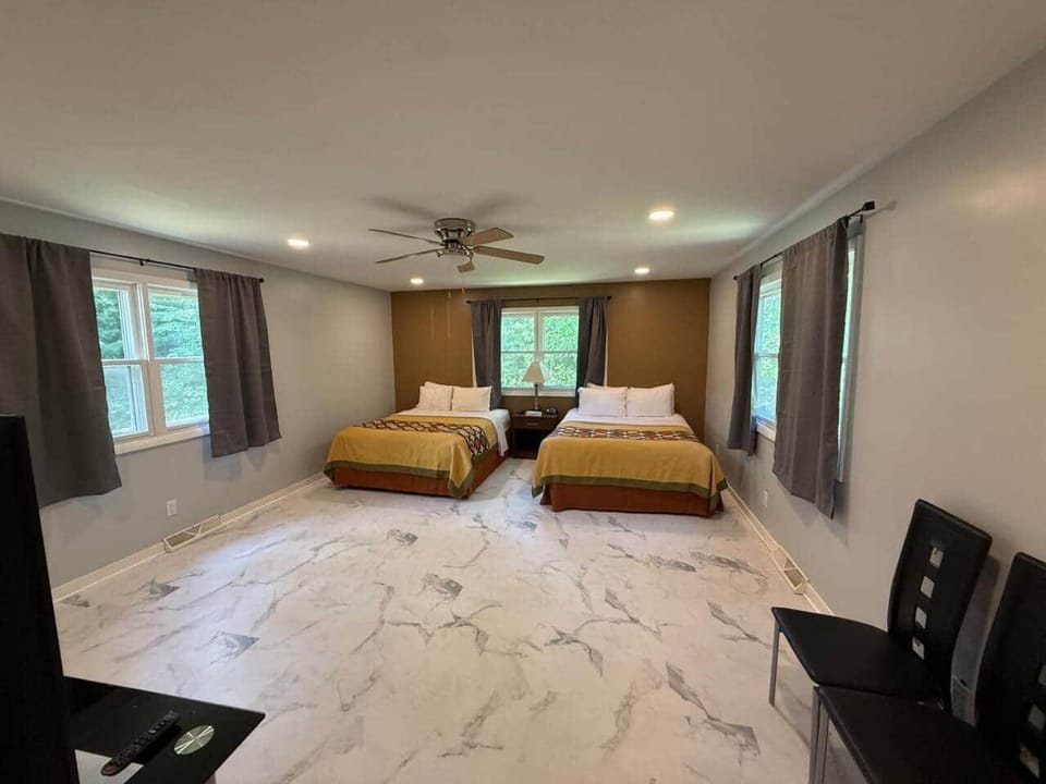 Cozy Home Mins to Lake/Breweries House in Bridgman
