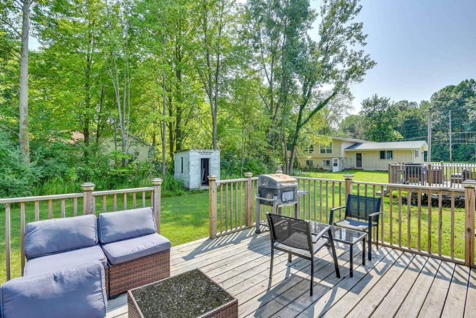 Cozy Home Mins from Lake/Dunes House in Sawyer