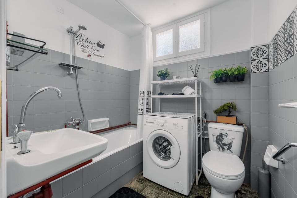 Toilet, Bathroom, washing machine