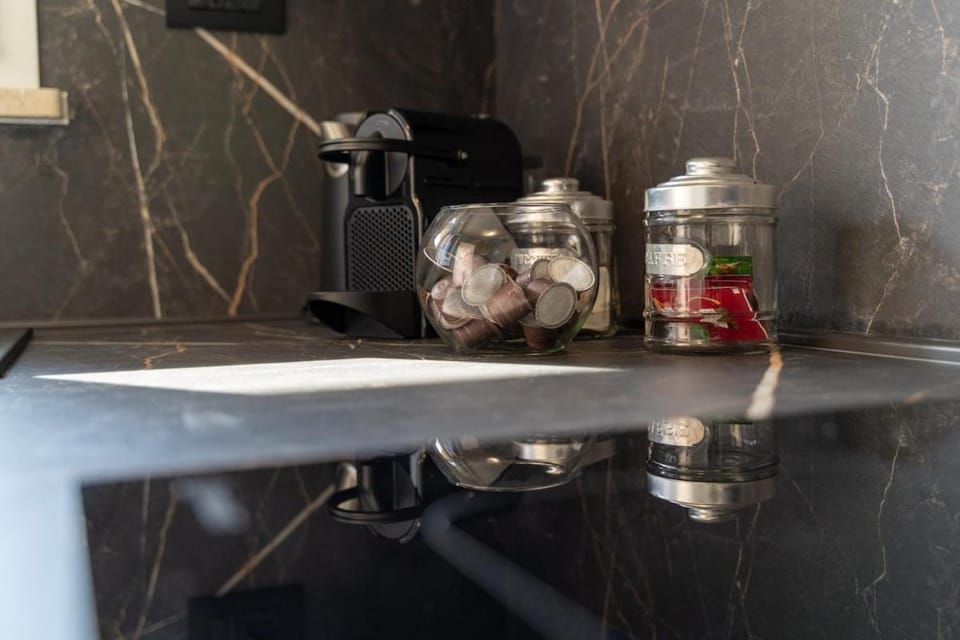 Coffee/tea facilities, Kitchen or kitchenette