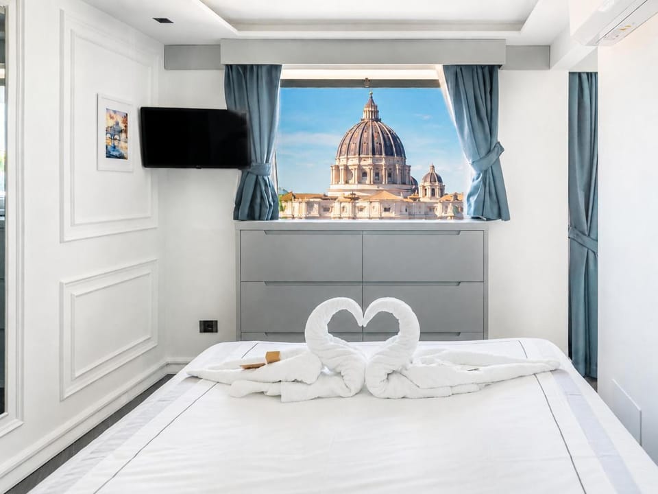 Bed, TV and multimedia, Photo of the whole room, Bedroom, towels