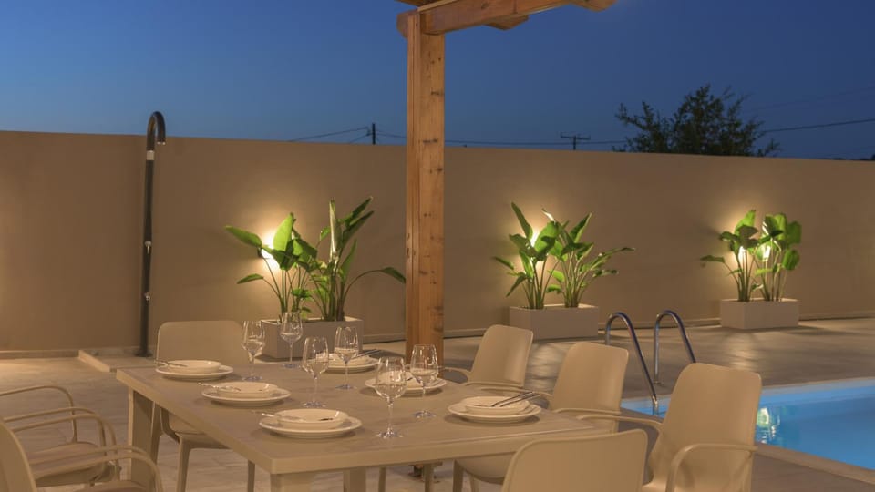 Patio, Dining area