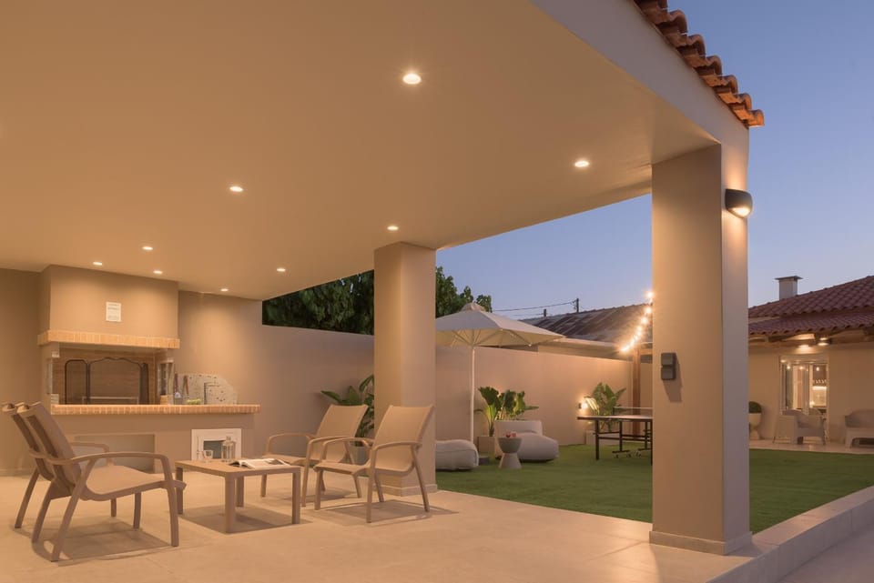 Property building, Patio, Balcony/Terrace, Seating area