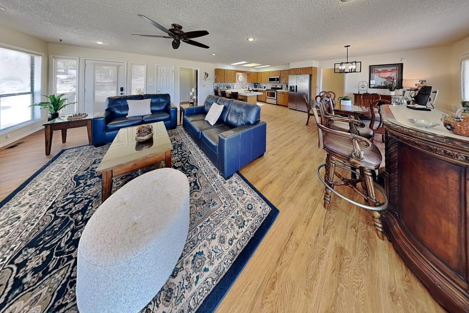 Kitchen or kitchenette, Living room, Seating area, Dining area, furniture