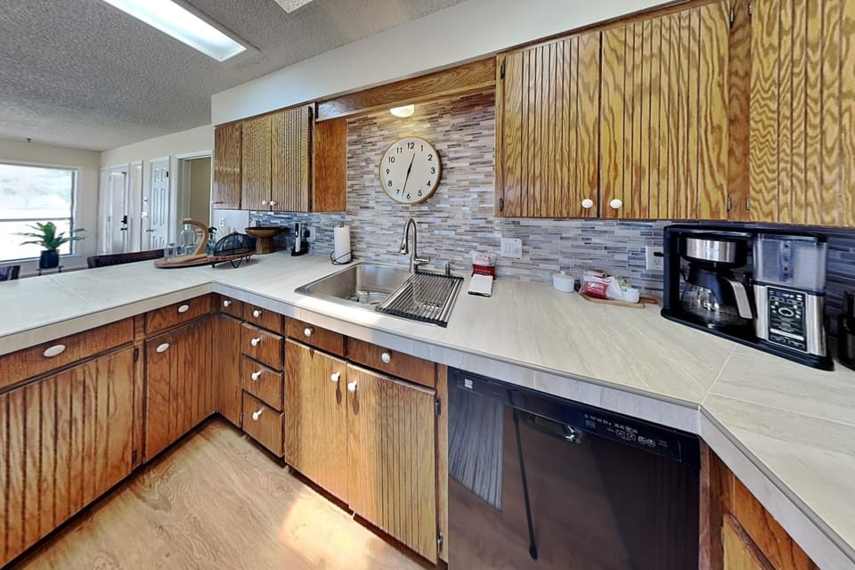Kitchen or kitchenette, dishwasher, kitchen